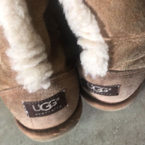 𝅺UGG Boots - Picture 8 of 9